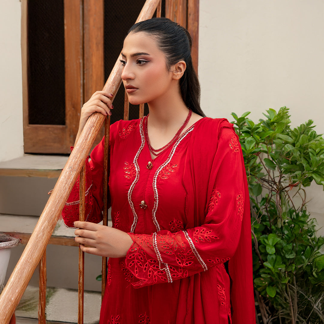 Elegant Red Embroidered Tussel Silk โ Ready-to-Wear 3-Piece with Dupatta